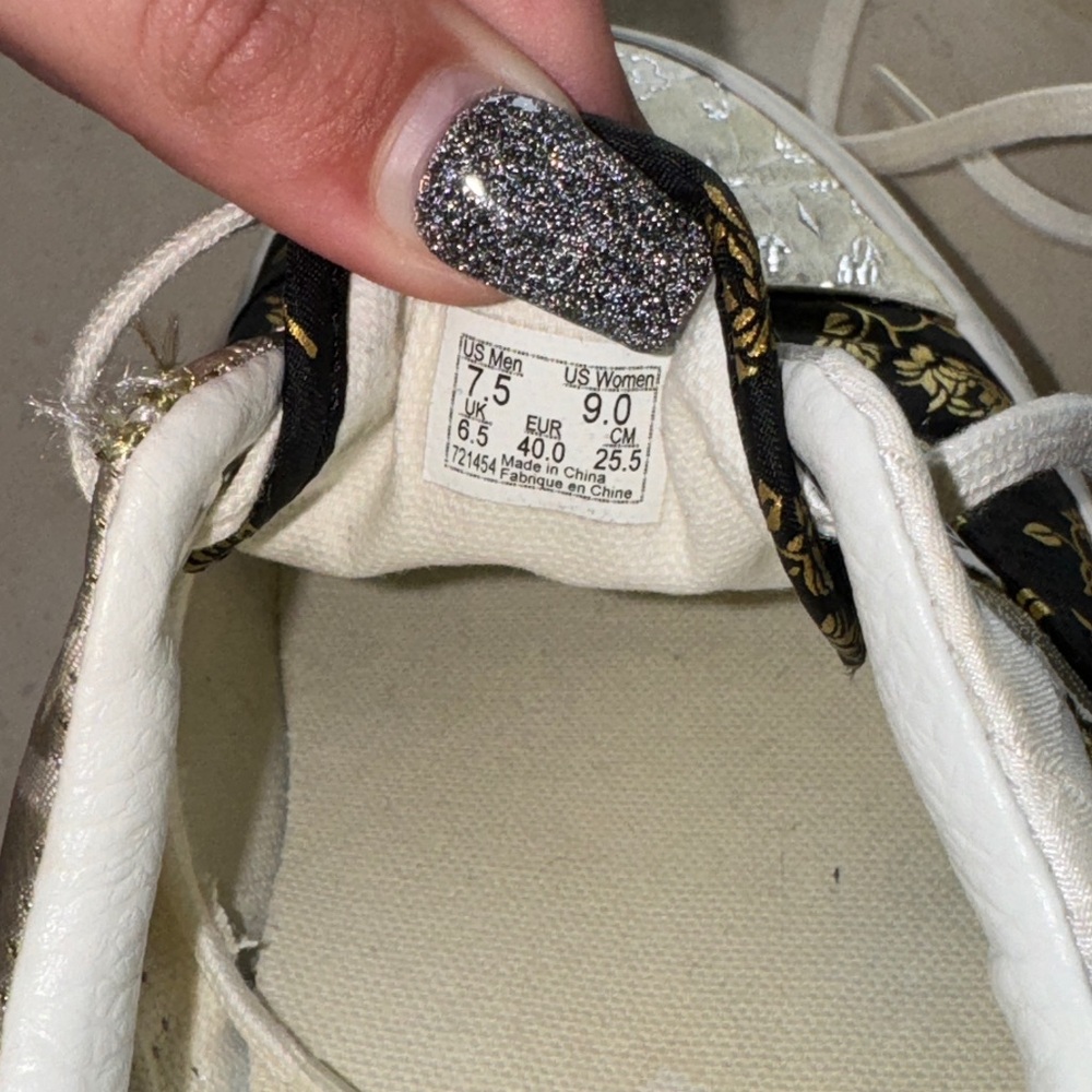 Vans - Picture 2 of 3